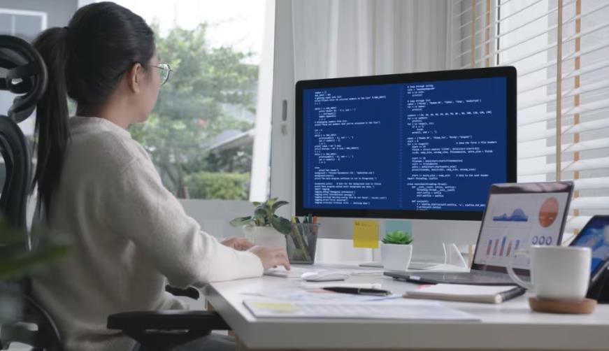 宿豫区软件开发公司实战建议:网站赋能,为何必须接入支持机器人?